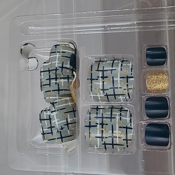2/$16 Plaid Glitter Press On Toenails - Picture 14 of 14